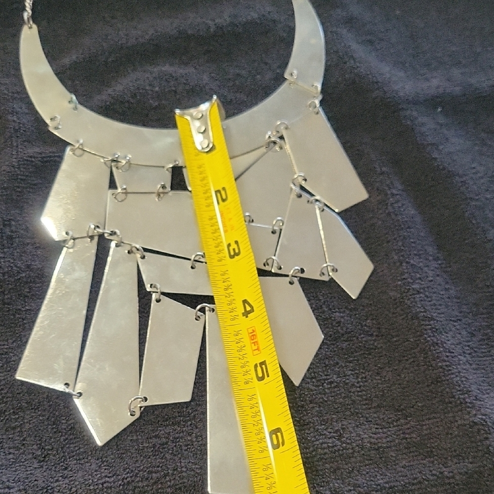 Chic Silver Geometric Statement Necklace - image 2